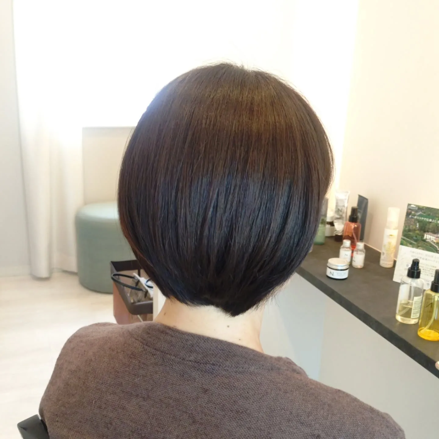 ミディアムヘアから、バッサリショートボブへのスタイルチェンジ...