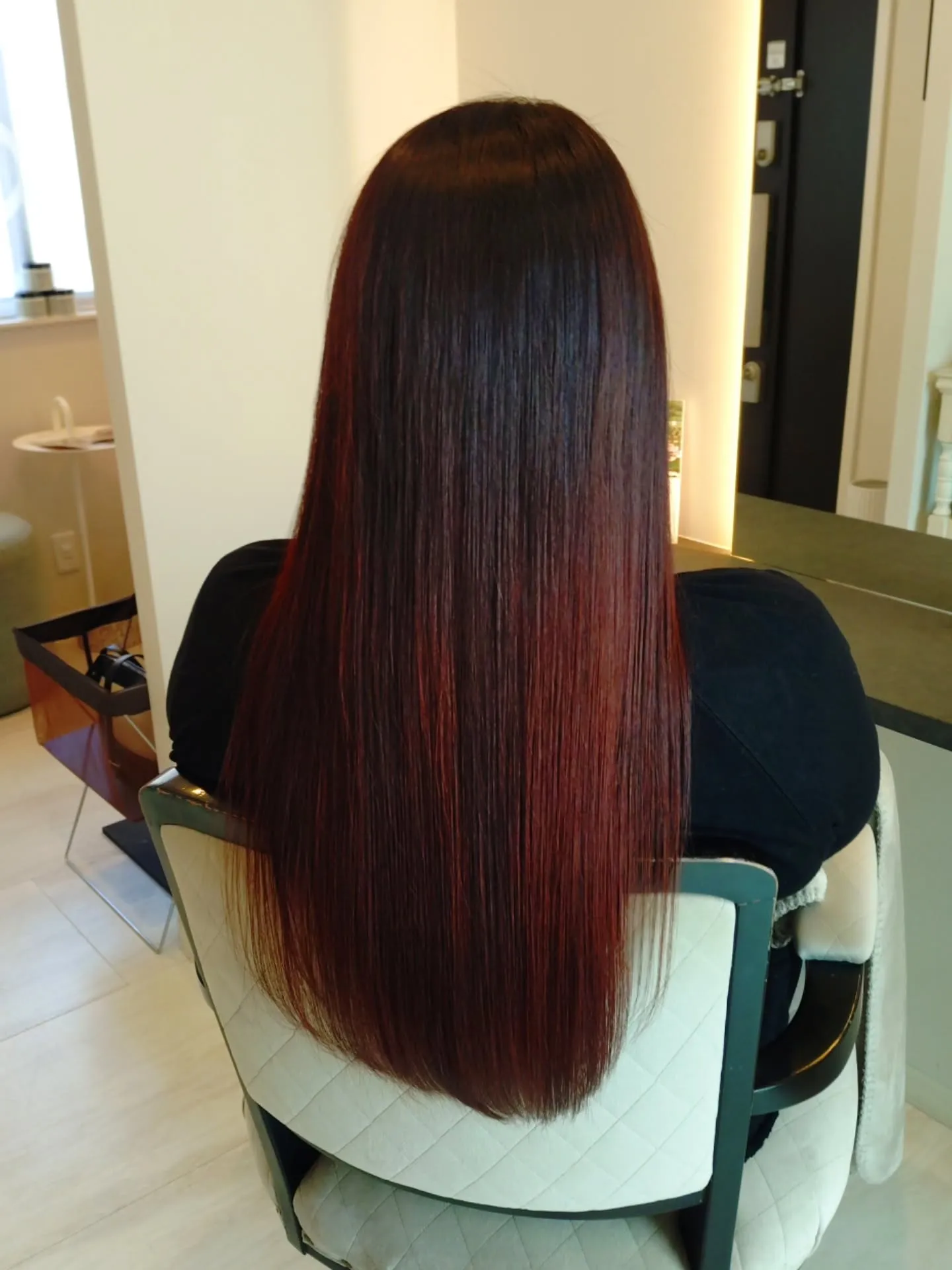 毛先のカットとオーガニックカラー、仕上げは髪質改善トリートメ...