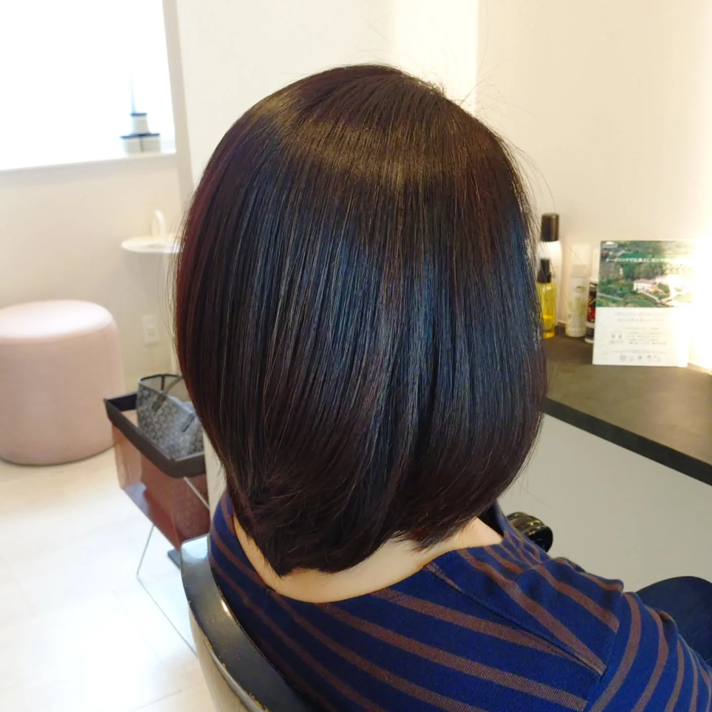 髪質改善トリートメントで髪の艶や手触り感がアップし、自然なま...